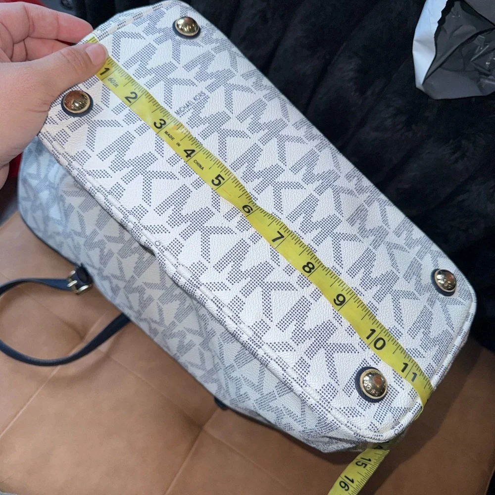 Michael Kors White & Navy Monogram Tote Bag with Wallet - Picture 11 of 13
